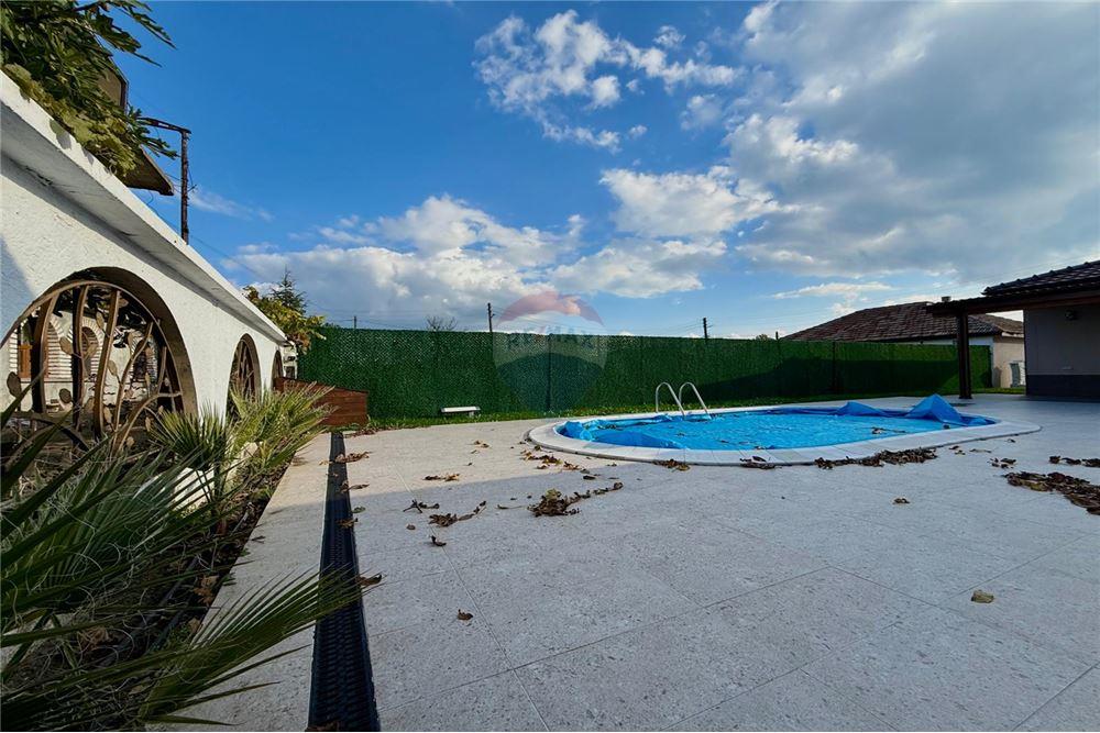 Градска къща - За продажба - гр. Балчик, Област Добрич, България - Озеленен и аранжиран двор с релакс зона, барбекю и басейн - Двор - 360321025-245