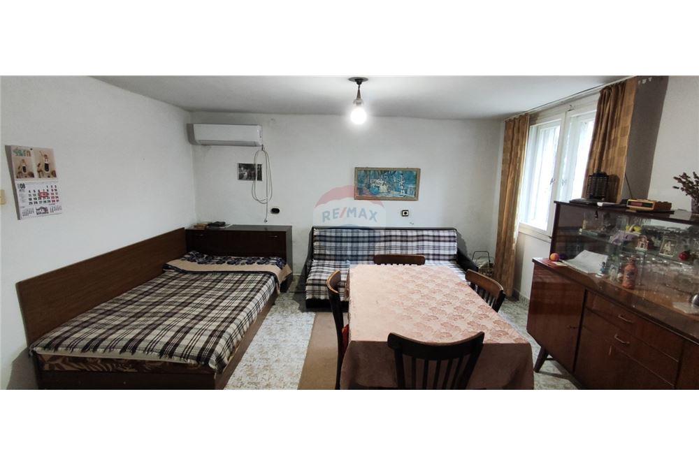 Градска къща - За продажба - гр. Аксаково, Област Варна, България - 11 - 360301003-179