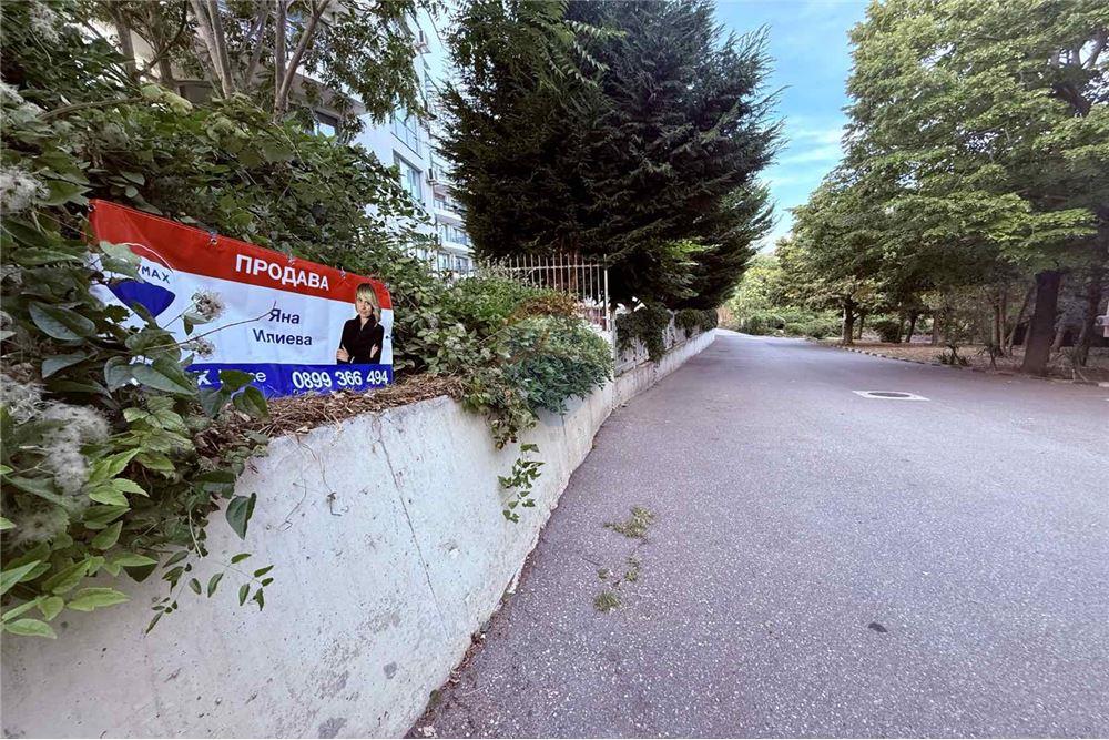 Поземлен имот - За продажба - гр. Балчик, Област Добрич, България - Достъп/ лице към улица - Друга - 360321025-233