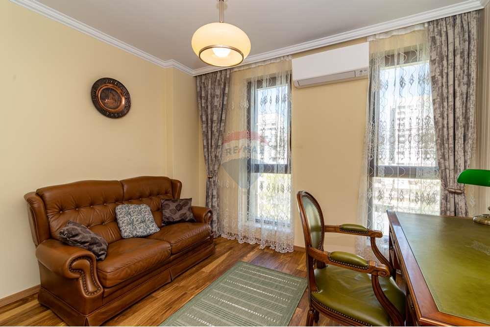 Апартамент - Под наем - гр. Пловдив, Област Пловдив, България - IMG_9423 (2) (1).jpeg - Работен кабинет - 360261002-206