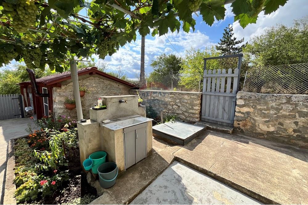 Селска къща - За продажба - с. Засмяно, Област Варна, България - IMG_0886.jpeg - 360391067-9