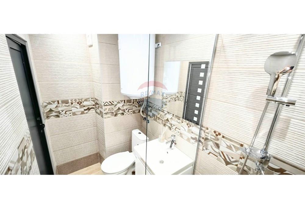 Апартамент - За продажба - гр. Варна, Област Варна, България - viber_изображение_2025-10-29_15-32-38-834.jpg - Баня с душ кабина - 360511010-93