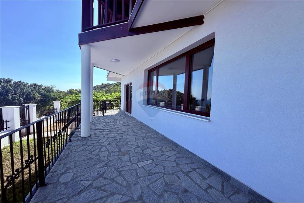 Вила - За продажба - гр. Балчик, Област Добрич, България - Просторна открита веранда с панорамна гледка към морето с достъп от всекидневна/ етаж 1 - Тераса - 360321025-236