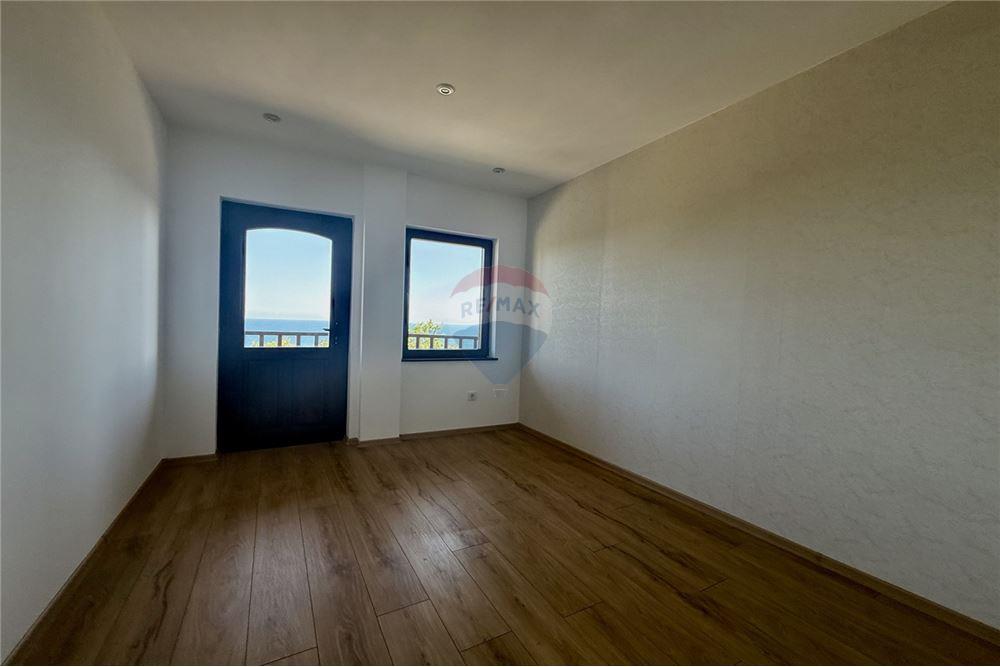 Вила - За продажба - гр. Балчик, Област Добрич, България - Втора спалня с изход към открита обща тераса с панорамна морска гледка/ етаж 2 - Спалня - 360321025-236