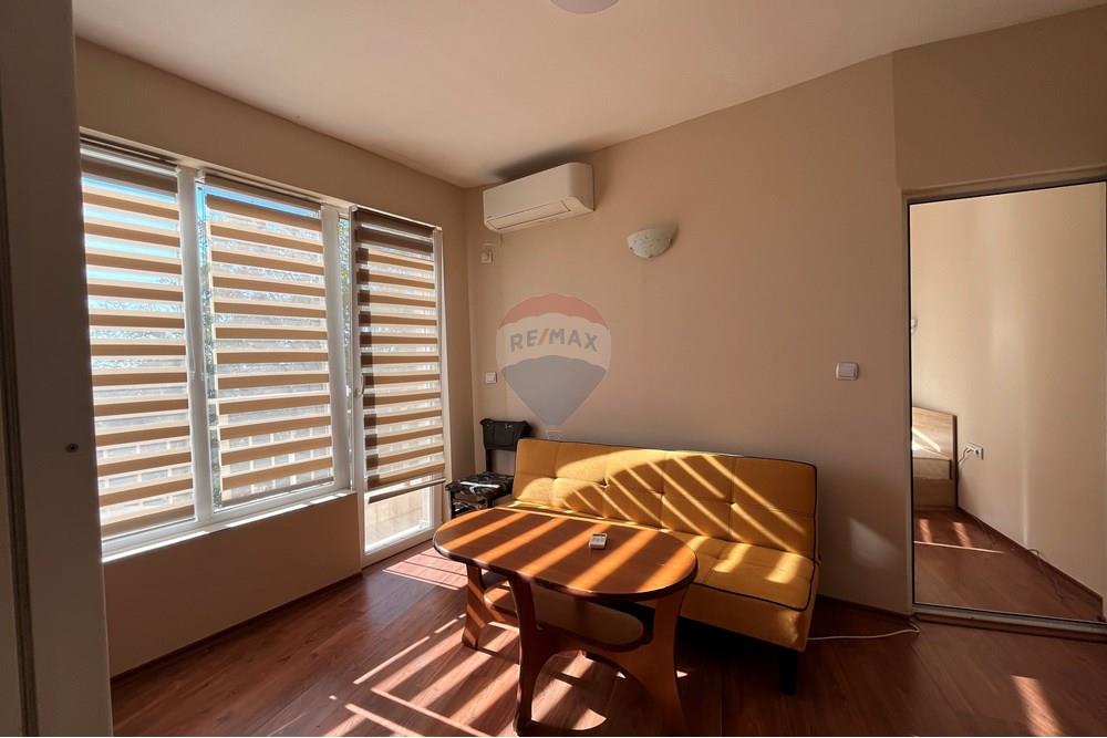 Апартамент - Под наем - гр. Варна, Област Варна, България - всекидневна 4.jpg - Всекидневна - 360321028-135