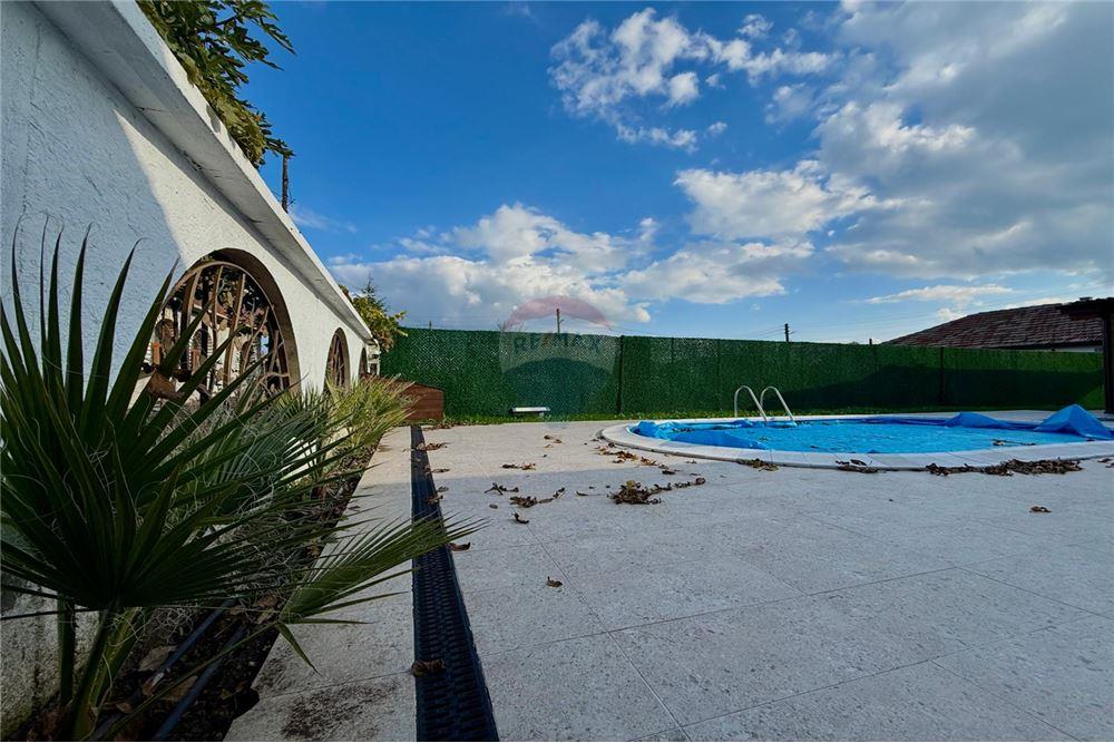 Градска къща - За продажба - гр. Балчик, Област Добрич, България - Озеленен и аранжиран двор с релакс зона, барбекю и басейн - Двор - 360321025-245