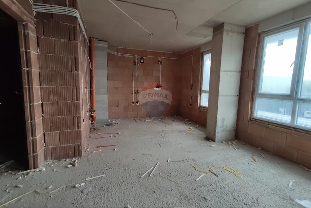 公寓/单元房 - 待售 - гр. Варна, Област Варна, България - viber_изображение_2025-10-28_14-26-50-423.jpg - 客厅 - 360511015-16