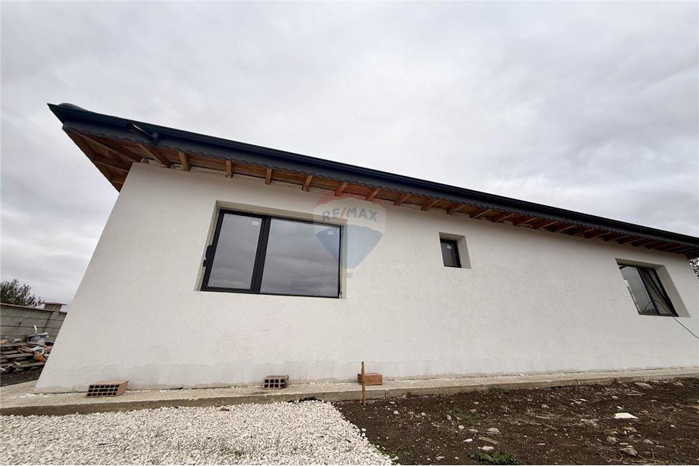 Селска къща - За продажба - с. Соколово, Област Добрич, България - Дворно място с потенциал да се изгради басейн, лятна кухня и беседка - Двор - 360321025-241