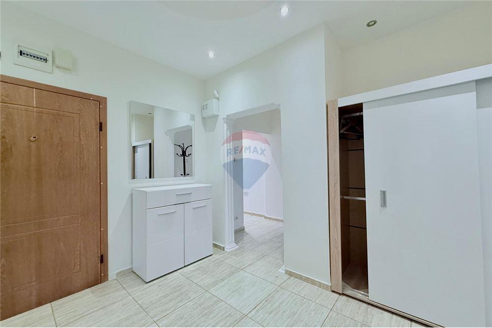 Апартамент - Под наем - гр. Варна, Област Варна, България - Входно антре и функционален коридор - Коридор - 360321025-244