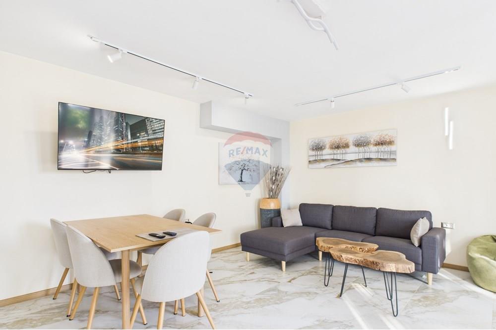 Градска къща - За продажба - гр. Балчик, Област Добрич, България - CAM02224G0-PR0274-STILL006.jpg - Всекидневна/Трапезария - 360321001-509