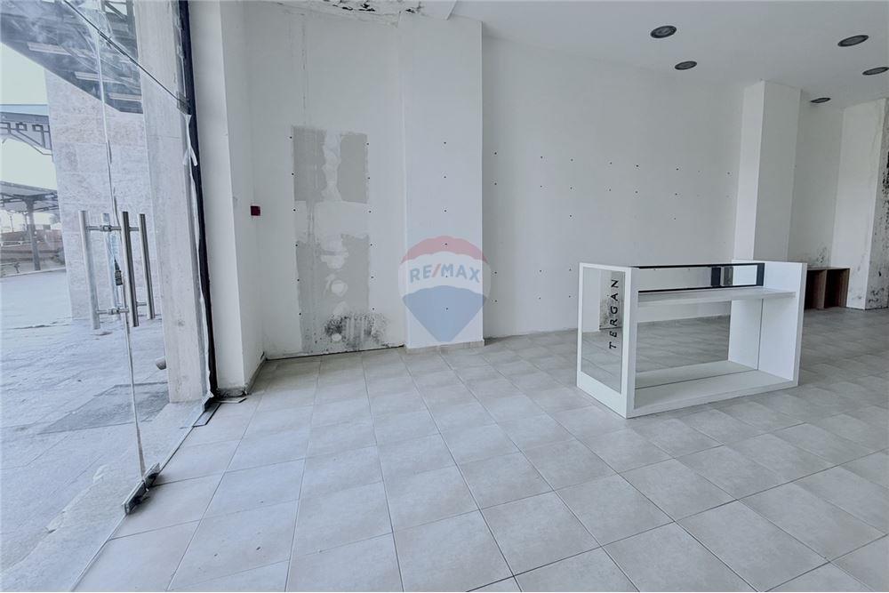 Търговски обект/Магазин - За продажба - к.к. Златни пясъци, Област Варна, България - 84 - 360321025-239