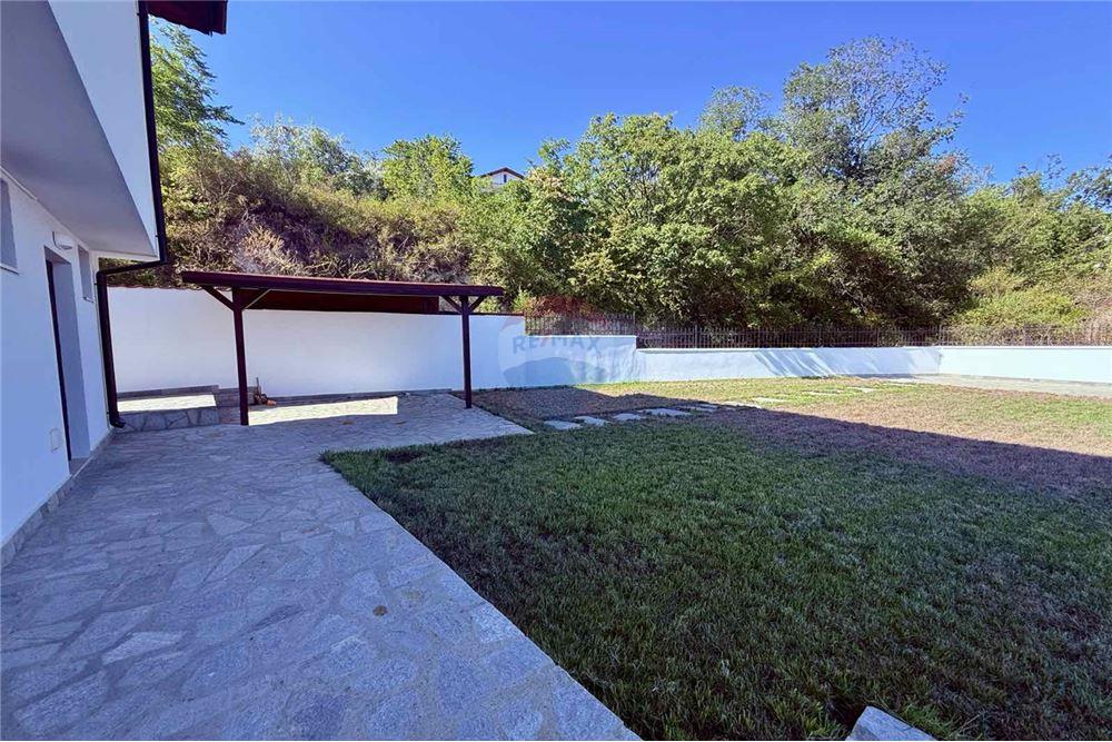 Вила - За продажба - гр. Балчик, Област Добрич, България - Озеленен и аранжиран двор - Двор - 360321025-236