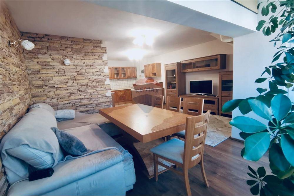 Апартамент - Под наем - гр. Варна, Област Варна, България - Слънчева всекидневна и трапезария с кухненски бокс  и изход към закрита оборудвана тераса /северозападна - Всекидневна/Трапезария - 360321025-248