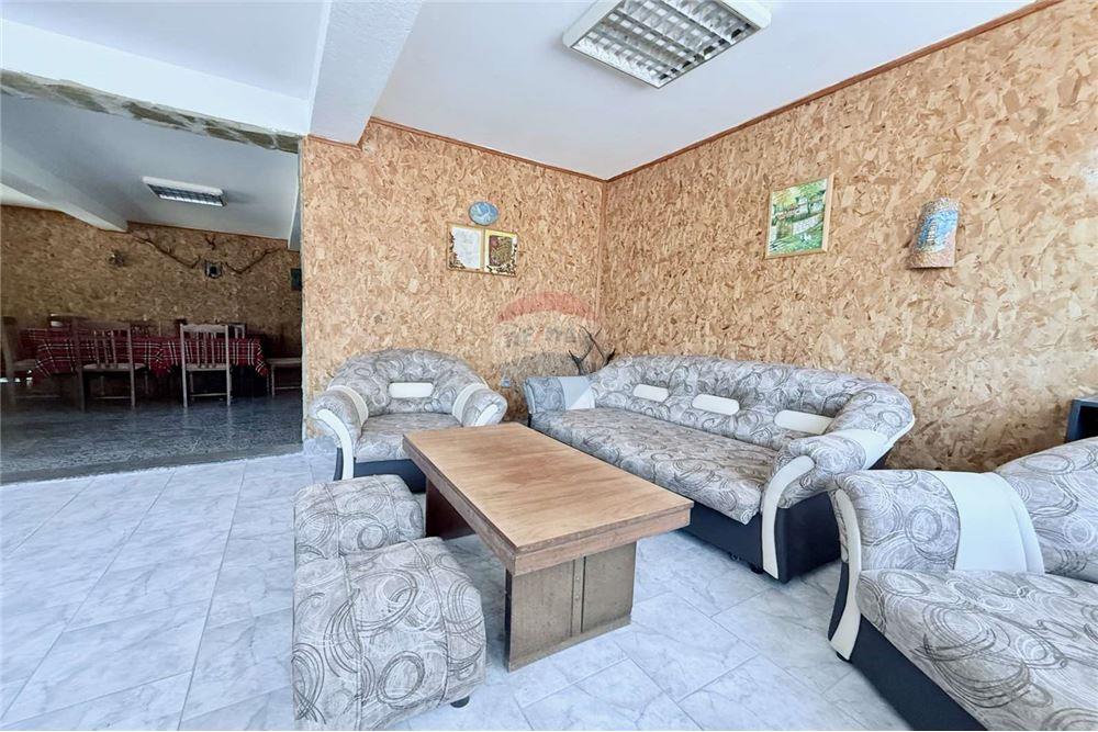 Имение - За продажба - с. Аспарухово, Област Варна, България - Просторна трапезария/ механа и всекидневна с камина на дърва/ етаж 1 - Всекидневна/Трапезария - 360321025-228