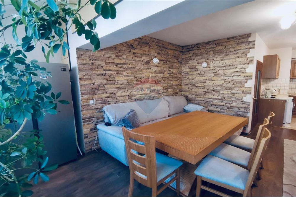 Апартамент - Под наем - гр. Варна, Област Варна, България - Слънчева всекидневна и трапезария с кухненски бокс  и изход към закрита оборудвана тераса /северозападна - Всекидневна/Трапезария - 360321025-248