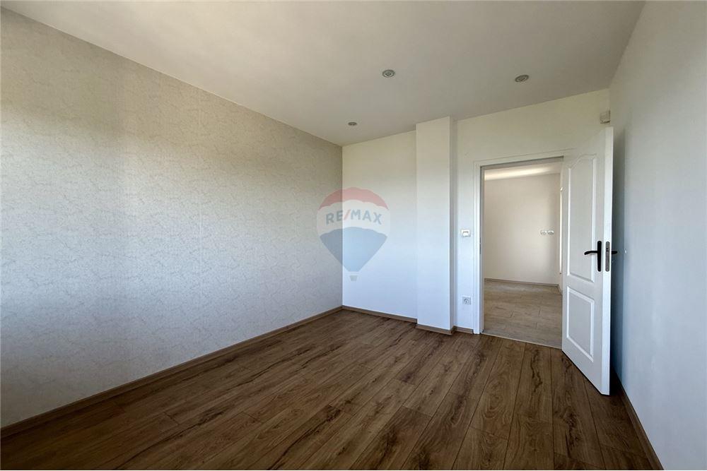 Вила - За продажба - гр. Балчик, Област Добрич, България - Втора спалня с изход към открита обща тераса с панорамна морска гледка/ етаж 2 - Спалня - 360321025-236