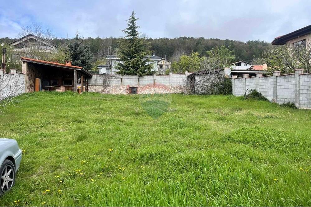 Градска къща - За продажба - гр. Варна, Област Варна, България - viber_image_2025-05-07_13-51-05-017.jpg - Двор - 360391067-3