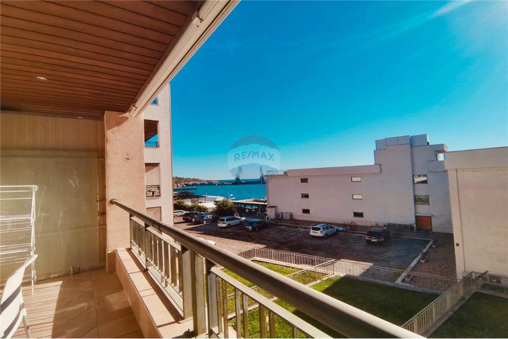 Апартамент - За продажба - гр. Балчик, Област Добрич, България - Открита просторна тераса с частична гледка към морето с  достъп от дневна - Тераса - 360321025-250