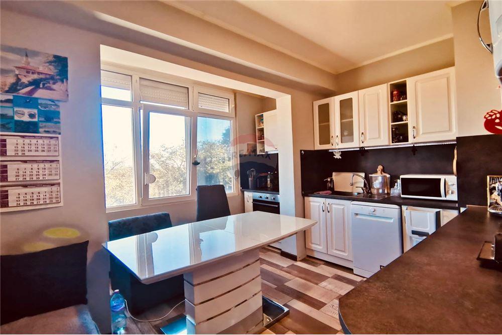 Апартамент - За продажба - гр. Балчик, Област Добрич, България - Оборудвана кухня с усвоена тераса - Кухня - 360321025-246