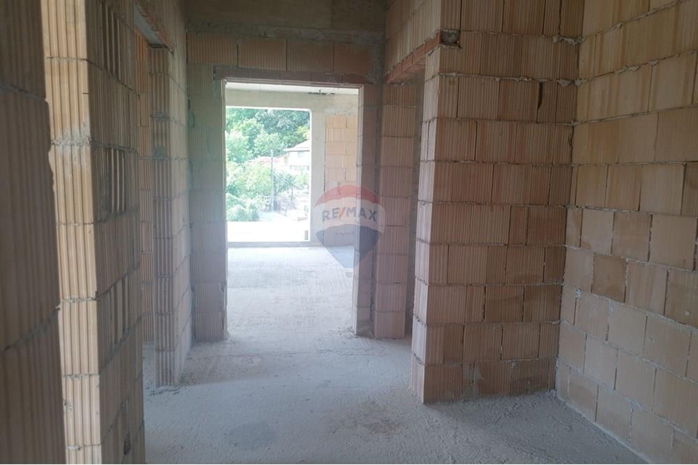 Апартамент - За продажба - м-т Ален мак, Област Варна, България - viber_изображение_2025-08-12_16-37-03-702.jpg - Коридор - 360321001-493