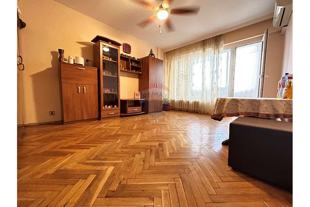 Апартамент - Под наем - гр. Варна, Област Варна, България - тйхй.jpg - Всекидневна - 360511009-174