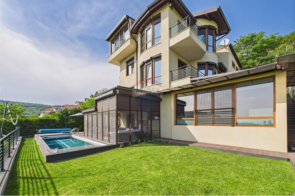 Вила - За продажба - гр. Балчик, Област Добрич, България - изглед 9.jpg - Вътрешен двор - 360321028-121