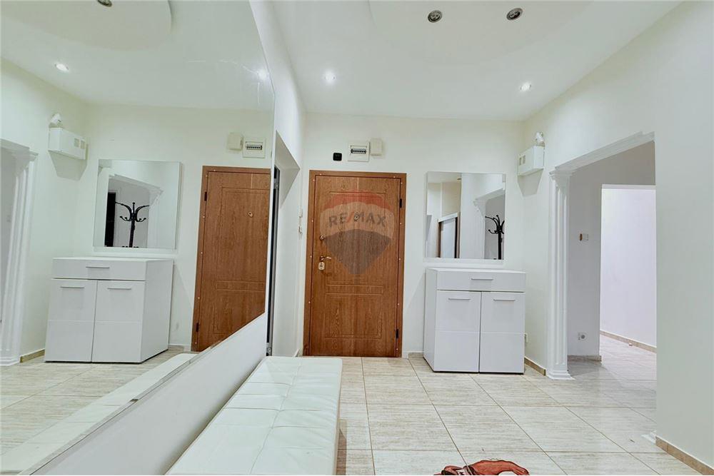 Апартамент - Под наем - гр. Варна, Област Варна, България - Входно антре и функционален коридор - Коридор - 360321025-244