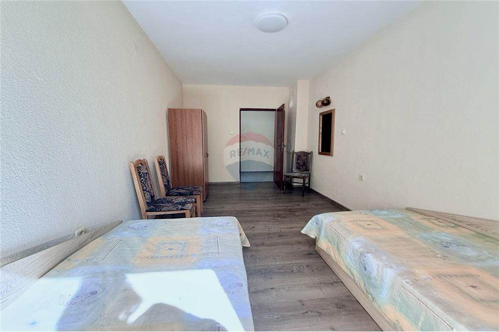 Имение - За продажба - с. Аспарухово, Област Варна, България - Четвърта спалня с баня и тоалетна в едно помещение към нея/ етаж 2 - Спалня - 360321025-228