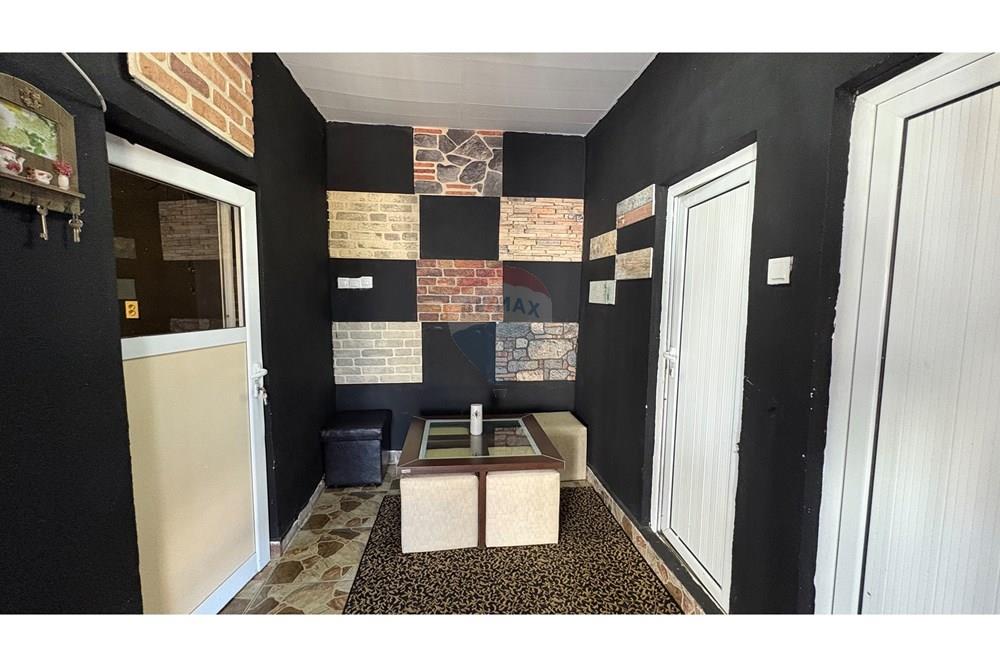 Земеделски имот - За продажба - с. Пробуда, Област Търговище, България - 1759472707516124.jpg - Коридор - 360471029-9