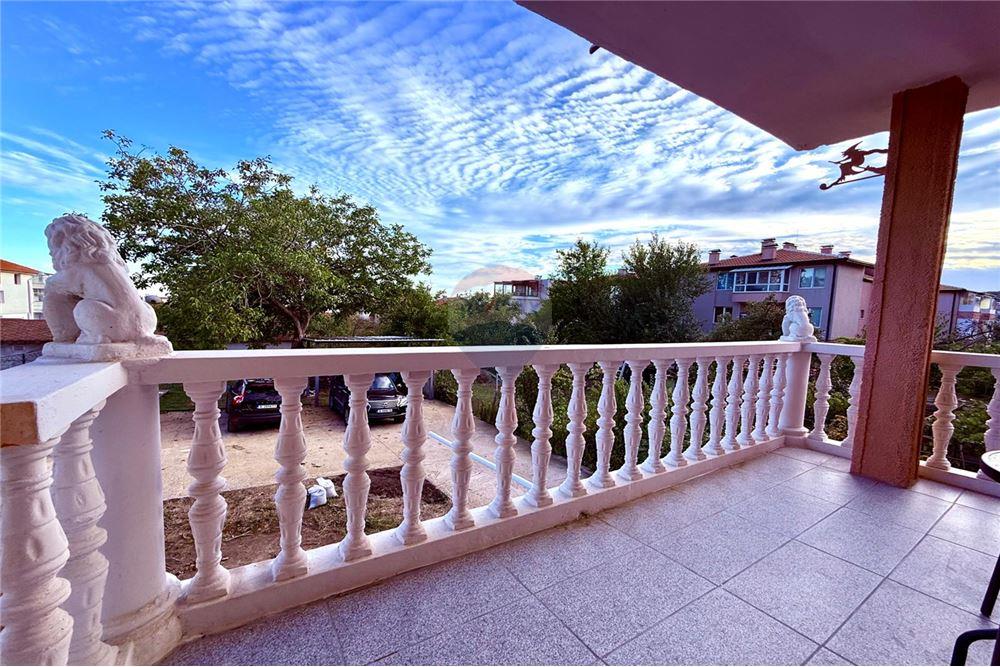 Апартамент - Под наем - гр. Варна, Област Варна, България - Просторна открита тераса с достъп от всекидневна и трапезария - Тераса - 360321025-244