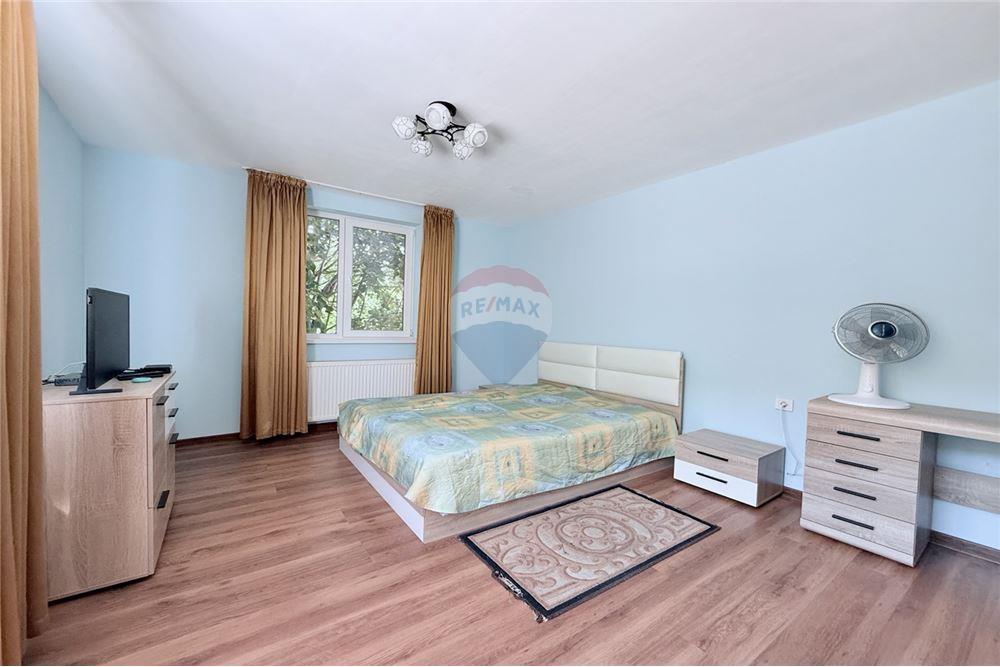 Имение - За продажба - с. Аспарухово, Област Варна, България - Седма спалня с баня и тоалетна в едно помещение към нея/ етаж 2 - Спалня - 360321025-228