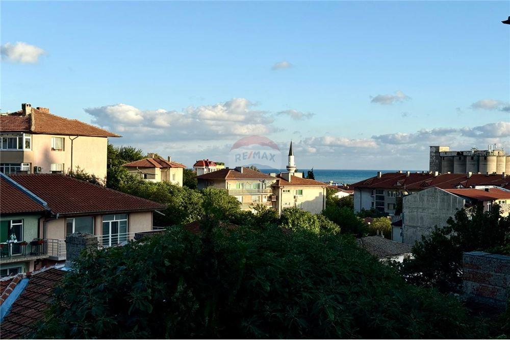 Градска къща - За продажба - гр. Балчик, Област Добрич, България - Просторна открита тереса с морска гледка и достъп от коридор/ етаж 2 - Тераса - 360321025-243