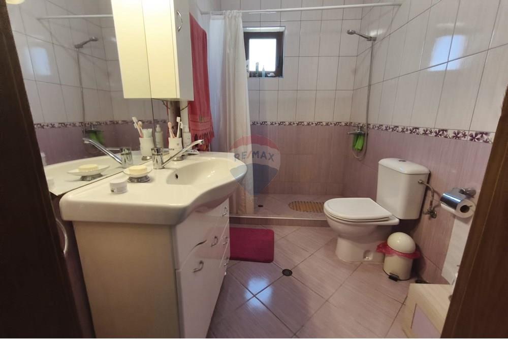 Селска къща - За продажба - с. Соколово, Област Добрич, България - баня 1-1.jpg - 360321028-130