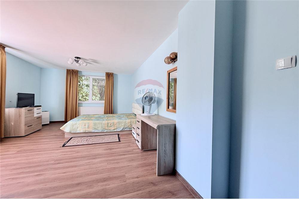 Имение - За продажба - с. Аспарухово, Област Варна, България - Седма спалня с баня и тоалетна в едно помещение към нея/ етаж 2 - Спалня - 360321025-228