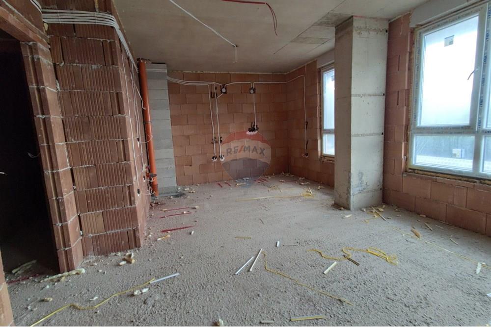 公寓/单元房 - 待售 - гр. Варна, Област Варна, България - viber_изображение_2025-10-28_14-26-50-386.jpg - 客厅 - 360511015-16