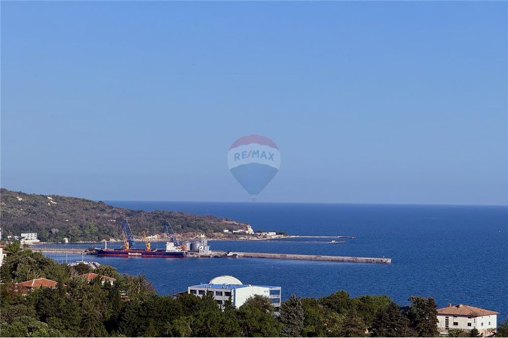 Апартамент - За продажба - гр. Балчик, Област Добрич, България - Открита панорамна тераса /изток/ с живописна панорамна гледка към морето и белите скали на Балчик и достъп от всекидневна - Тераса - 360321025-234