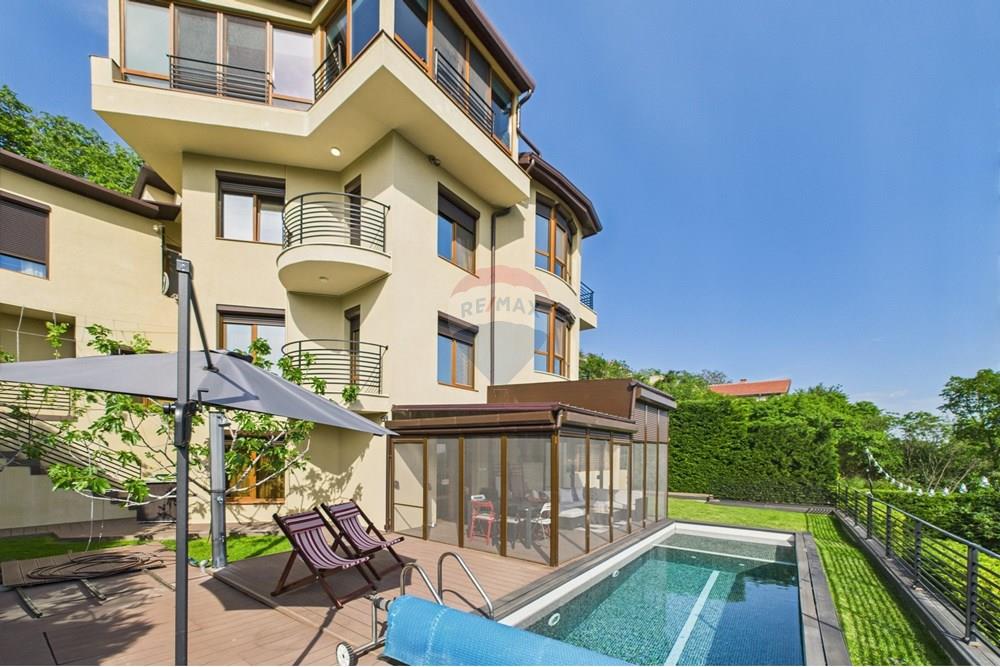 Вила - За продажба - гр. Балчик, Област Добрич, България - изглед 10.jpg - Вътрешен двор - 360321028-120