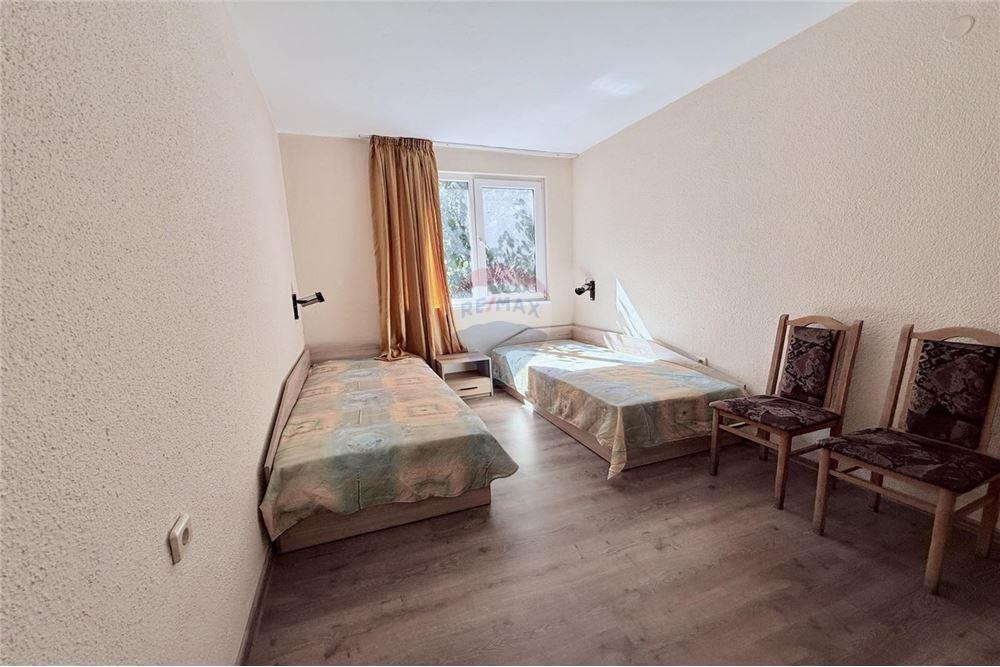 Имение - За продажба - с. Аспарухово, Област Варна, България - Четвърта спалня с баня и тоалетна в едно помещение към нея/ етаж 2 - Спалня - 360321025-228