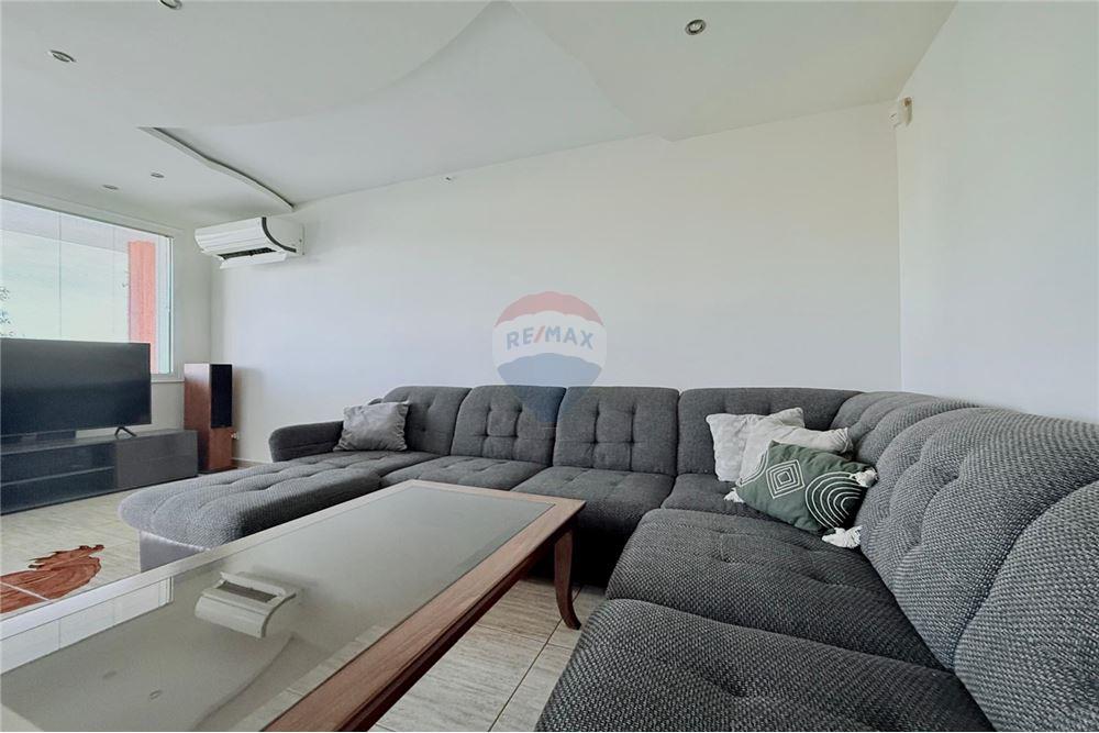 Апартамент - Под наем - гр. Варна, Област Варна, България - Слънчева всекидневна и трапезария с изход към просторна открита тераса - Всекидневна/Трапезария - 360321025-244