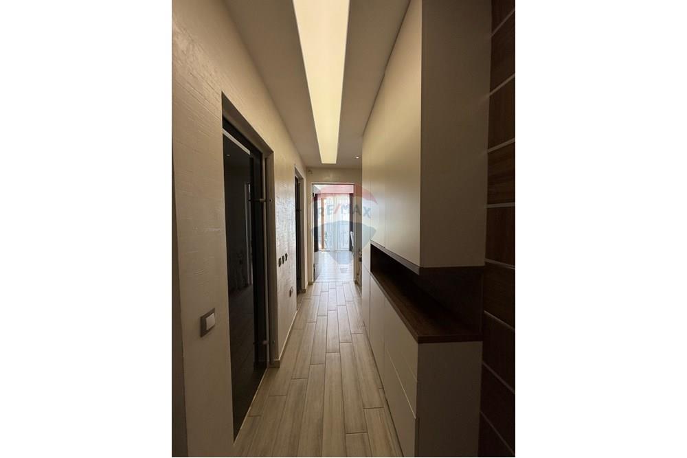 Апартамент - За продажба - гр. Варна, Област Варна, България - viber_image_2025-10-10_11-15-17-564.jpg - Предверие - 360481026-17