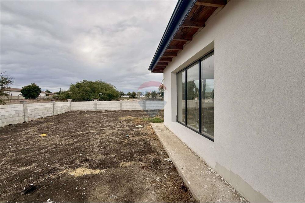 Селска къща - За продажба - с. Соколово, Област Добрич, България - Дворно място с потенциал да се изгради басейн, лятна кухня и беседка - Двор - 360321025-241