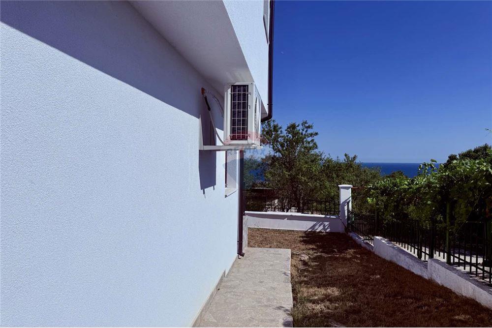 Вила - За продажба - гр. Балчик, Област Добрич, България - Озеленен и аранжиран двор - Двор - 360321025-236