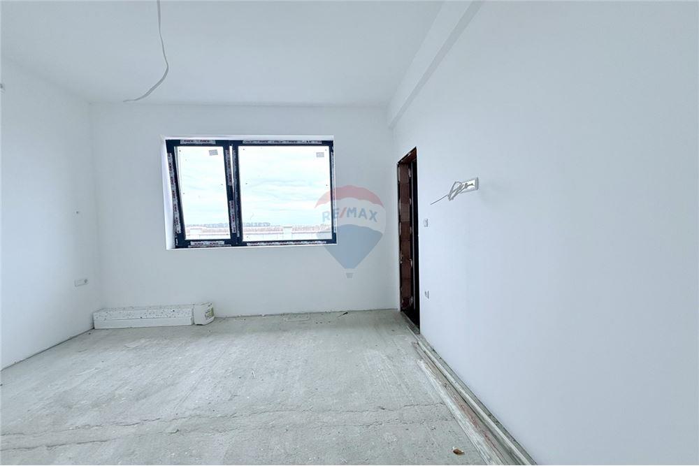 Селска къща - За продажба - с. Соколово, Област Добрич, България - Първа спалня с баня и тоалетна в едно помещение към нея - Спалня - 360321025-241