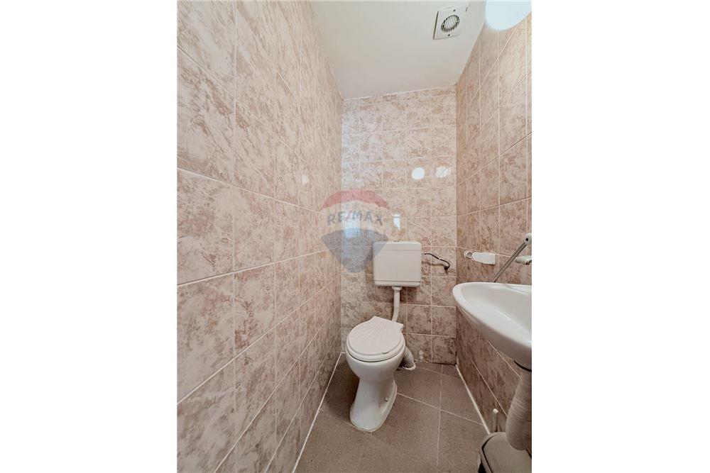 Имение - За продажба - с. Аспарухово, Област Варна, България - Баня и тоалетна в едно помещение към втора и трета спални/ етаж 2 - Баня - 360321025-228