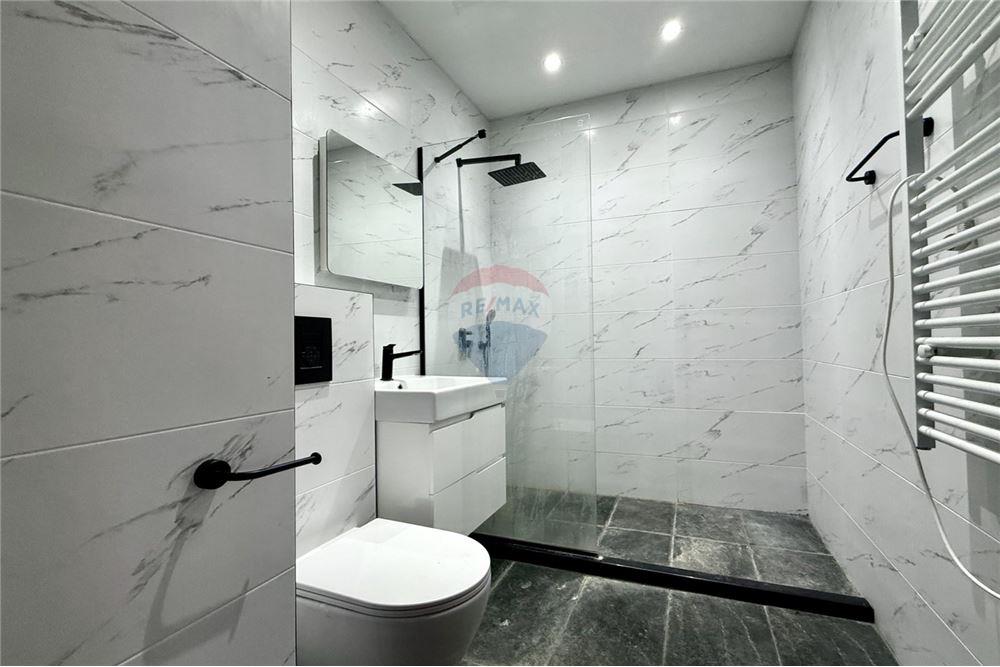 Апартамент - За продажба - гр. Балчик, Област Добрич, България - Баня и тоалетна в едно помещение - Баня - 360321025-235