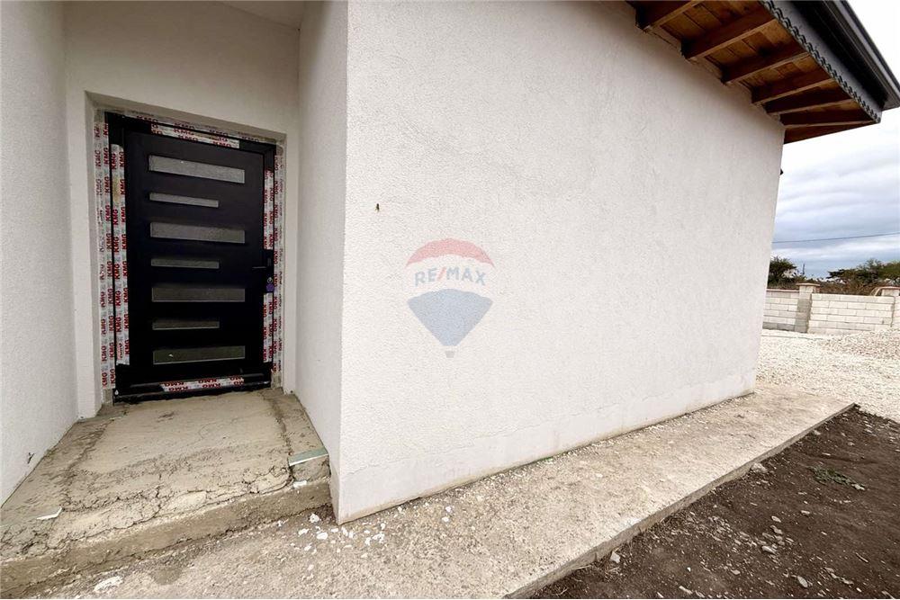 Селска къща - За продажба - с. Соколово, Област Добрич, България - Дворно място с потенциал да се изгради басейн, лятна кухня и беседка - Двор - 360321025-241