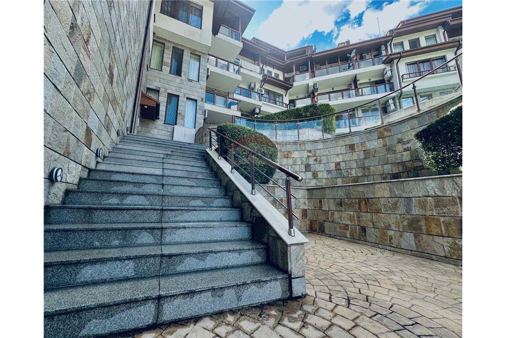 Апартамент - За продажба - гр. Балчик, Област Добрич, България - Общи части и аранжиран двор с басейн - Друга - 360321025-234