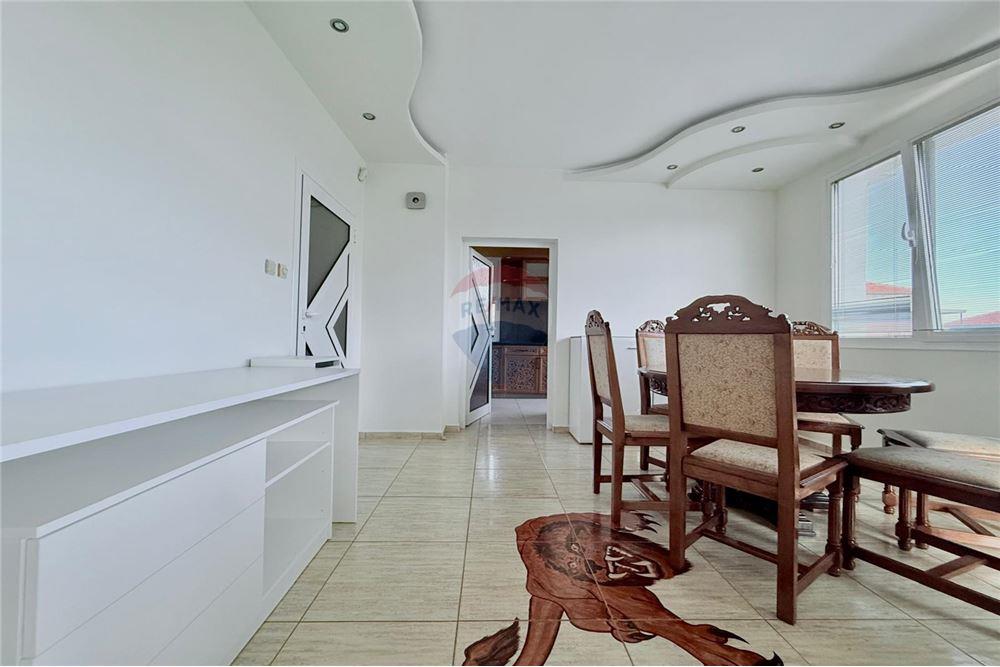 Апартамент - Под наем - гр. Варна, Област Варна, България - Слънчева всекидневна и трапезария с изход към просторна открита тераса - Всекидневна/Трапезария - 360321025-244