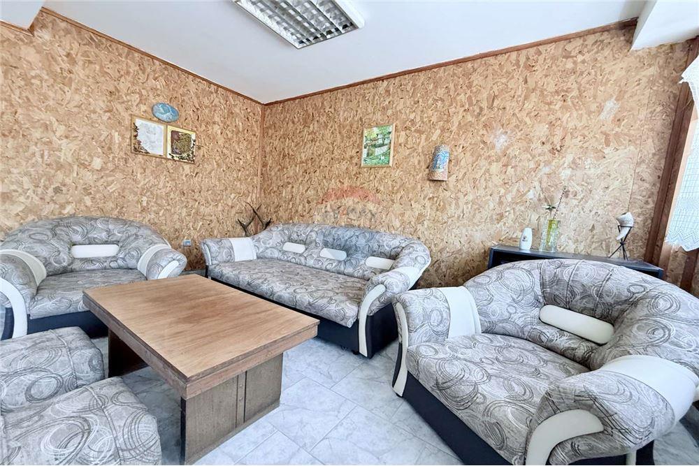 Имение - За продажба - с. Аспарухово, Област Варна, България - Просторна трапезария/ механа и всекидневна с камина на дърва/ етаж 1 - Всекидневна/Трапезария - 360321025-228