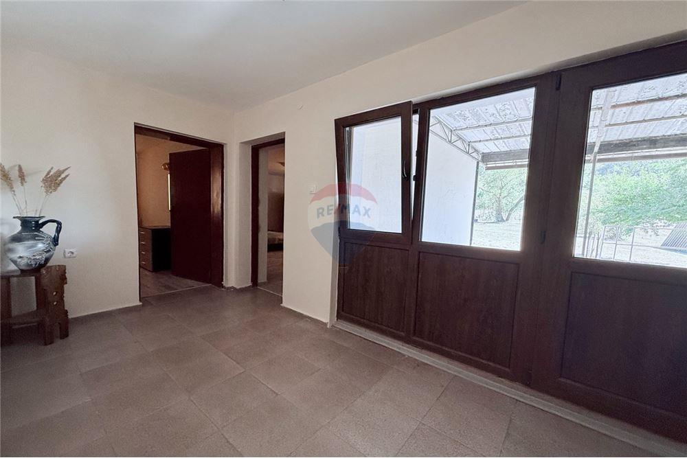 Имение - За продажба - с. Аспарухово, Област Варна, България - Антре и коридор/ етаж 2 - Коридор - 360321025-228